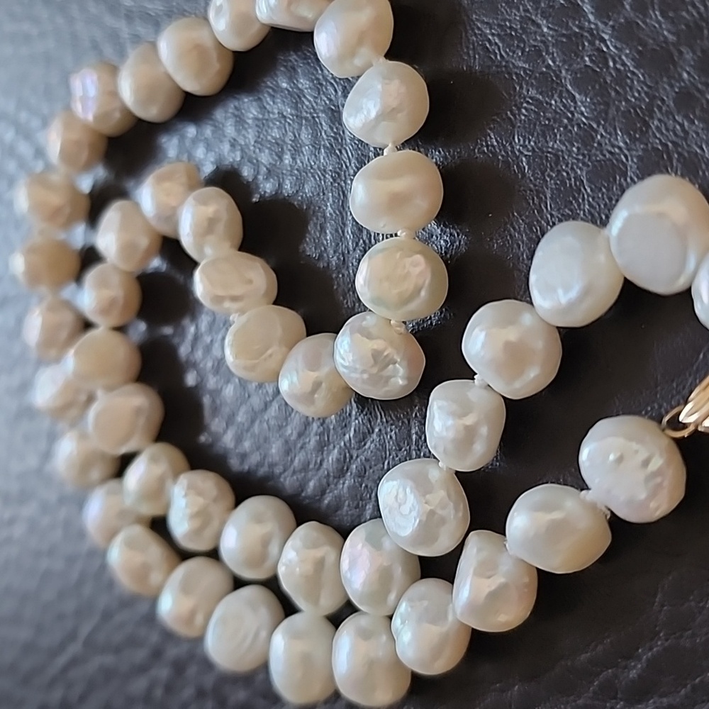 Elegant Leach & Garner Pearl Necklace with 14K Gold Clasp